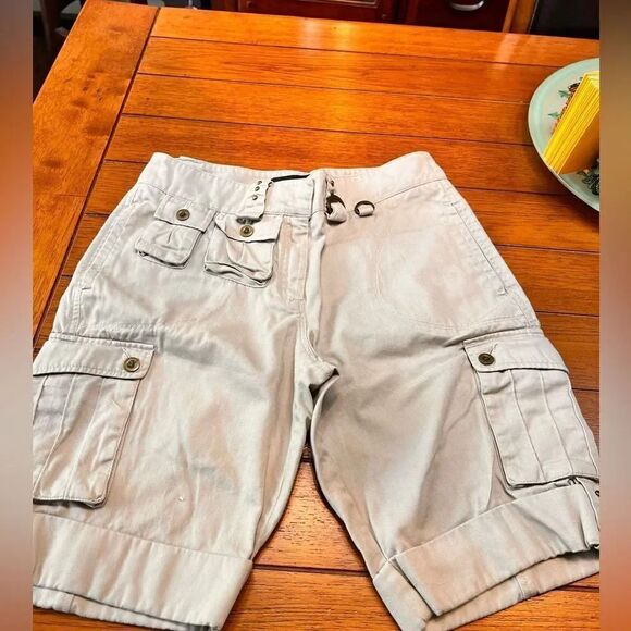 EUC Tan Oc Nygard Weekend Cargo shorts Size 6 #SUM9 - Picture 2 of 7